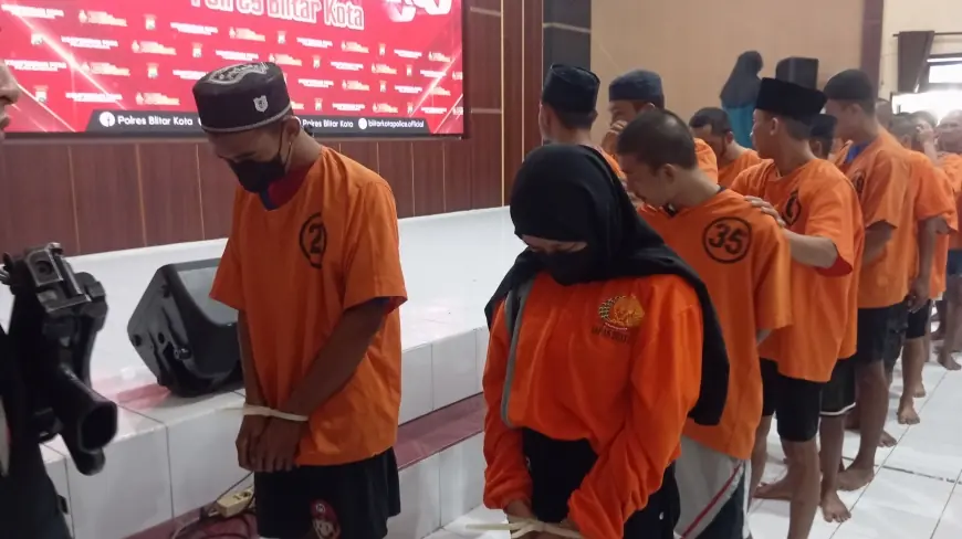 Raup Puluhan Juta Rupiah dari Live Bugil, Seleb Tik Tok di Blitar Berakhir di Jeruji Besi