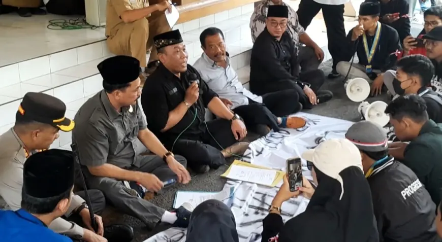 Ketua Komisi 1 DPRD Nganjuk Terpelset Omongan saat Dialog dengan Mahasiswa Terkait RUU TNI, Jadi Bahan Gunjingan