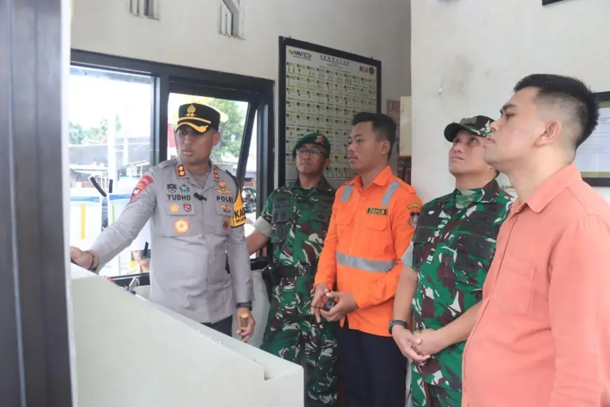 Cek Kesiapan Perlintasan KA di Masa Mudik Lebaran, Kapolresta Blitar : Petugas Jaga Palang Pintu Harus Waspada