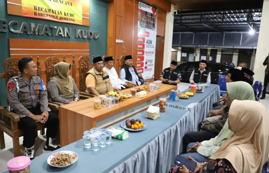 Patroli Malam, Bupati Jombang Terima Keluhan Infrastruktur Jalan