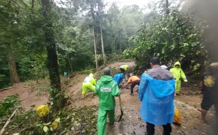 Gegara Longsor, Polisi Tutup Jalur Alternatif Pacet Mojokerto Menuju Cangar Batu