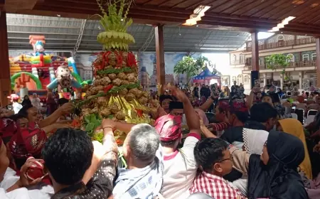 Tradisi Kirab Tumpeng Ketupat Cokelat di Kampung Cokelat Blitar Diserbu Pengunjung