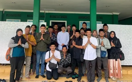Anggota PWI Jombang 'Sowan Kiai' Pada Momen Lebaran 2025