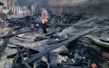 Gudang Produksi Kerupuk di Jombang Terbakar, Kerugian Capai Ratusan Juta