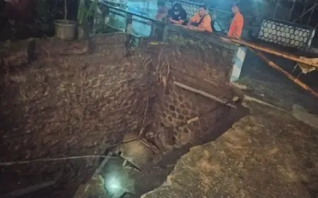 Diguyur Hujan Deras, Halaman Rumah Warga Wlingi Blitar Amblas