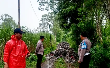 Polisi Selidiki Pembuang Tumpukan Sampah yang Tutup Akses Makam di Singosari Malang