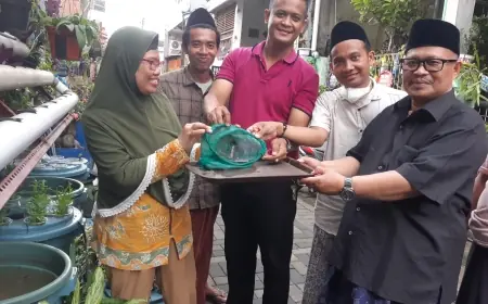 Ponpes Bata-Bata Belajar Olah Sampah dari Kampoeng Oase Songo Surabaya