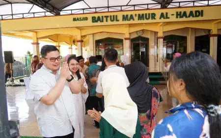 Ikuti Halalbihalal Bersama Tetangga, Mas Dhito Dikenal Ramah dan Hobi Naik Vespa