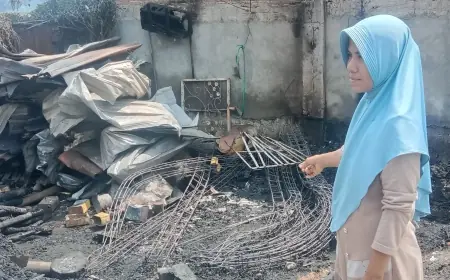 Kios Usaha Anyaman Bambu di Jombang Hangus Dilalap Api, Diduga Karena Lemparan Bom Molotov