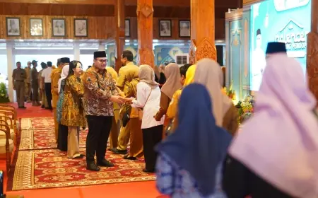 Pegawai Pemkab Kediri dan Instansi Vertikal Halalbihalal Bareng Mas Dhito di Pendopo