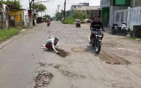 Jeglongan Sewu di Sidoarjo Dibiarkan, Manusia Silver Bertindak tanpa Imbalan
