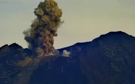 Empat Kali Semeru Erupsi, Abu Vulkanik Terbang ke Arah Timur dan Tenggara