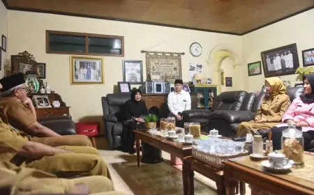 Kunjungi Pengasuh PPST Ar Risalah Lirboyo, Mbak Vinanda dan Gus Qowim Pererat Kolaborasi Bangun Kota Kediri