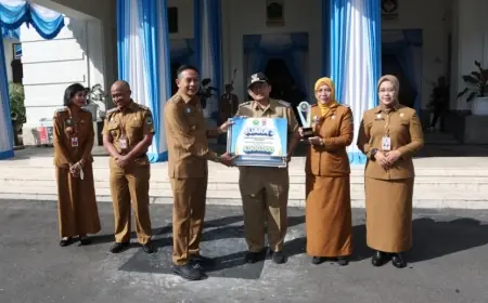 Wali Kota Malang Serahkan Penghargaan kepada Pemenang Lomba Kelurahan
