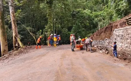 Usai Longsor Tewaskan 10 Orang, Jalur Pacet-Cangar Kini Dibuka Terbatas
