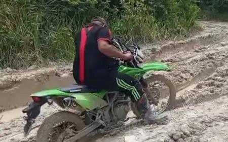 Viral! Jalanan Berlumpur di Desa Jipurapah Jombang belum Tersentuh Perbaikan