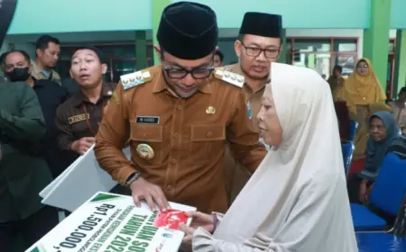 Tekan Kemiskinan Ekstrem, Pemkab Probolinggo Salurkan Bansos Usaha Ekonomi Produktif