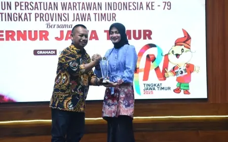 Wali Kota Kediri Terima Penghargaan Tokoh Muda Pemberdaya Masyarakat dari PWI Jatim