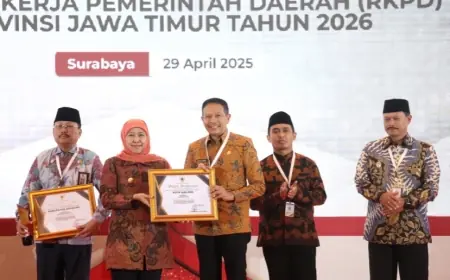 Pemkot Malang Terima Penghargaan Pembangunan Daerah Kategori Kota Terbaik se-Jawa Timur