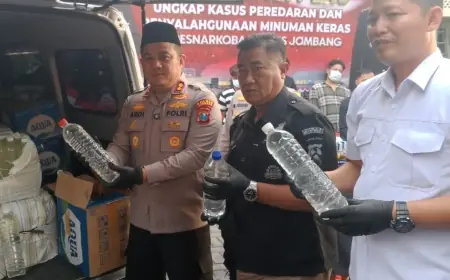 Ungkap Peredaran Miras dari Klaten di Jombang, Polisi Sita 716 Botol dari Tiga Tersangka