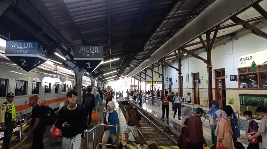 Lebaran Plus 3, Penumpang Arus Balik Mulai Padati Stasiun Jember