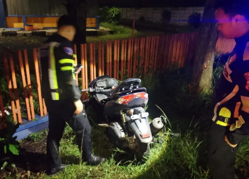 Diduga Kelelahan, Dua Pemotor Asal Ngawi Tewas Usai Tabrak Pohon di Jombang