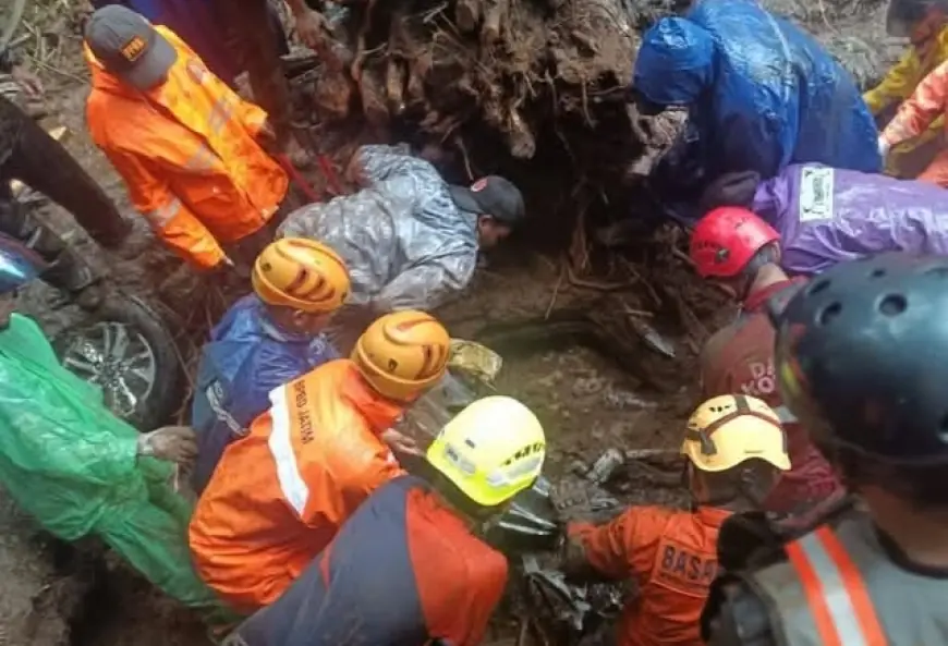 Korban Longsor di Cangar Rupanya Warga Sidoarjo, Tewas di Kedalaman Puluhan Meter