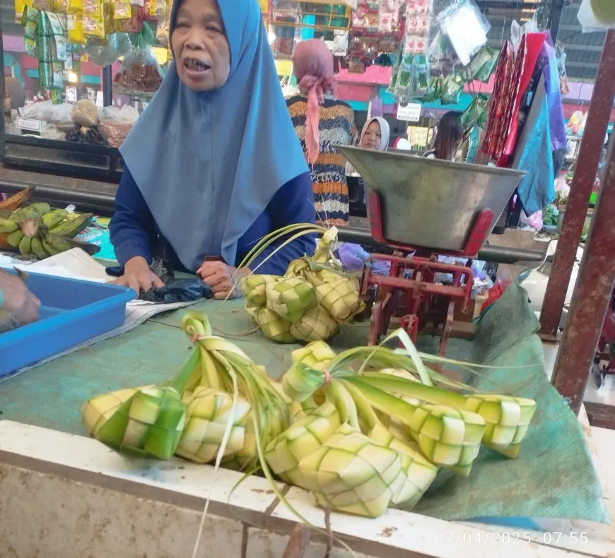 Lontong dan Ketupat: Bahan Sama, Kandungan Gizi Bisa Beda, Kok Bisa?