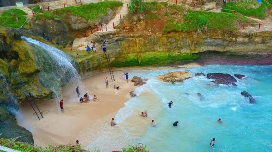 7 Destinasi Memikat di Pacitan: Pantai Eksotis, Gua, dan Sungai Indah yang Memanjakan Wisatawan