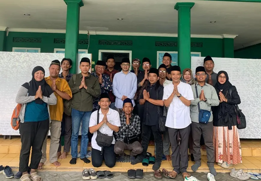 Anggota PWI Jombang 'Sowan Kiai' Pada Momen Lebaran 2025