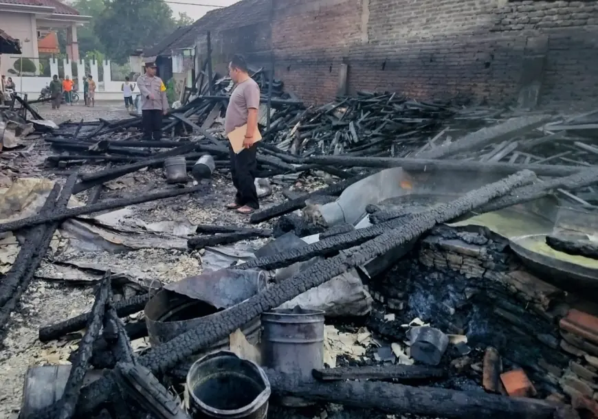 Gudang Produksi Kerupuk di Jombang Terbakar, Kerugian Capai Ratusan Juta