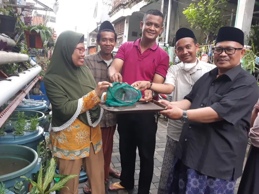 Ponpes Bata-Bata Belajar Olah Sampah dari Kampoeng Oase Songo Surabaya