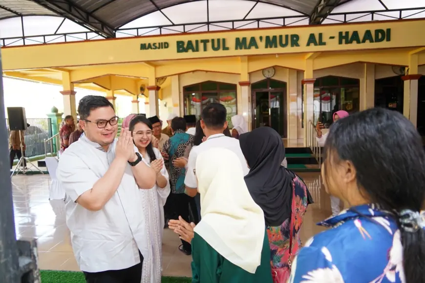 Ikuti Halalbihalal Bersama Tetangga, Mas Dhito Dikenal Ramah dan Hobi Naik Vespa