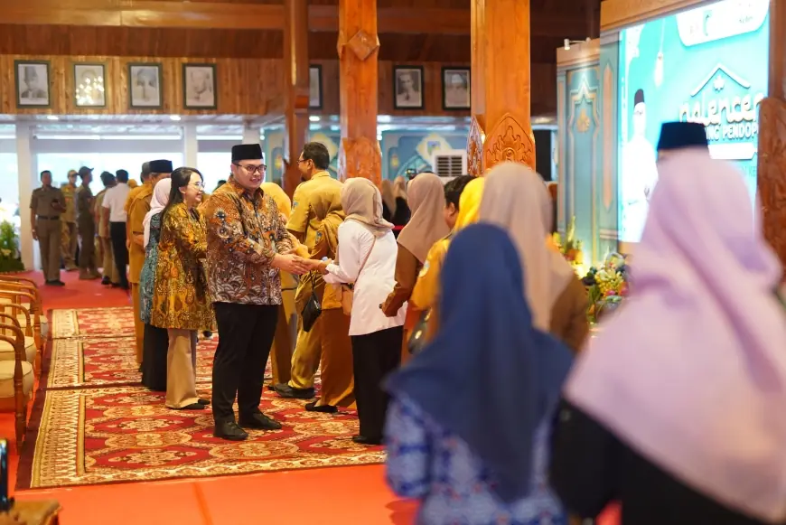 Pegawai Pemkab Kediri dan Instansi Vertikal Halalbihalal Bareng Mas Dhito di Pendopo
