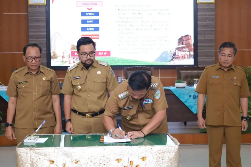 Seluruh Kepala OPD dan Camat Teken Komitmen Wujudkan Visi Misi Bupati Nganjuk