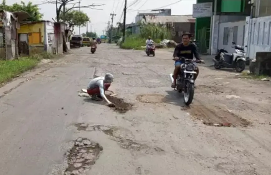 Jeglongan Sewu di Sidoarjo Dibiarkan, Manusia Silver Bertindak tanpa Imbalan