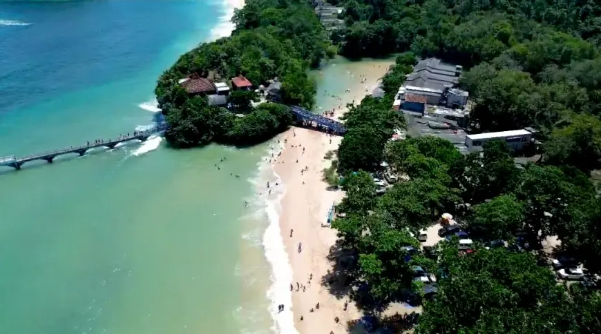 Keindahan Pantai Selatan Malang Perlu Inovasi dan Kolaborasi