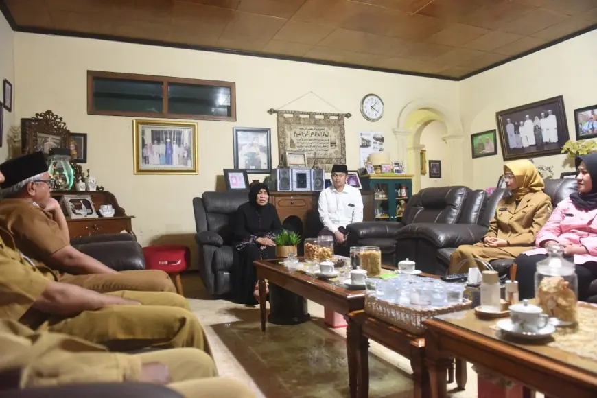 Kunjungi Pengasuh PPST Ar Risalah Lirboyo, Mbak Vinanda dan Gus Qowim Pererat Kolaborasi Bangun Kota Kediri
