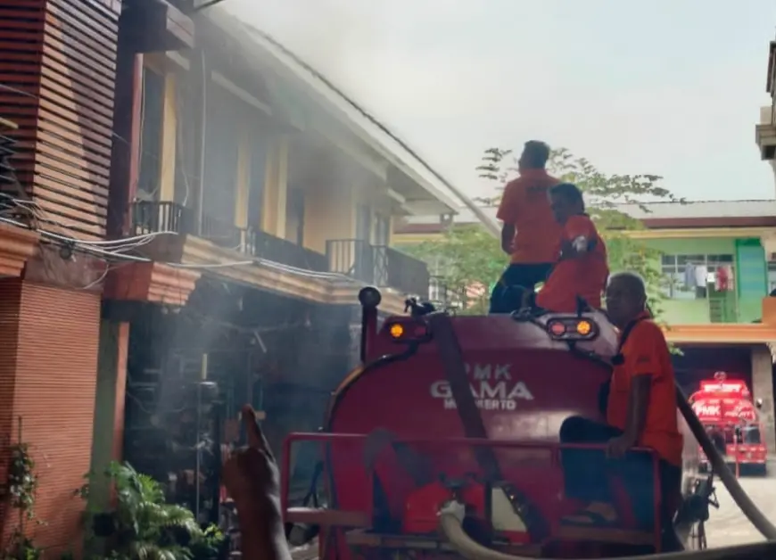 Kebakaran Gudang Rongsokan di Mojokerto Menyambar ke Ponpes, Santri Lari Berhamburan