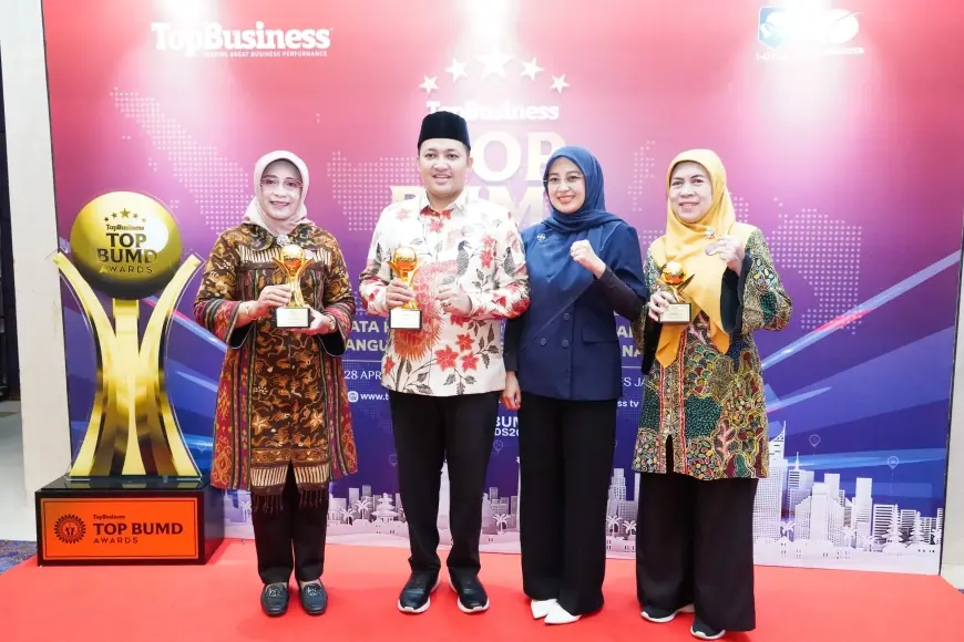 Bupati dan Dua Direktur RSUD di Kabupaten Pasuruan Raih Top BUMD Awards 2025
