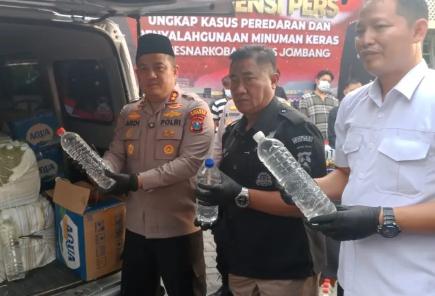 Ungkap Peredaran Miras dari Klaten di Jombang, Polisi Sita 716 Botol dari Tiga Tersangka