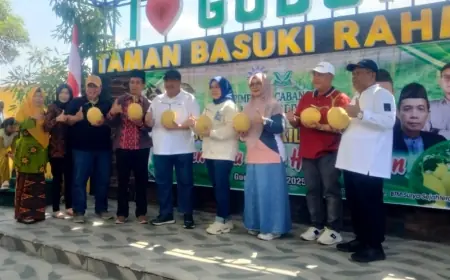PDM Jombang Genjot Ekonomi Umat Melalui  Pertanian Greenhouse Buah Melon