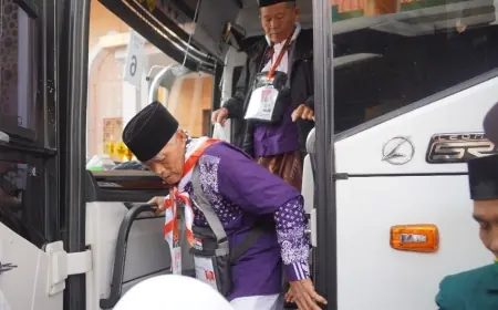 Embarkasi Surabaya Sambut 1.140 Jemaah di Hari Pertama Operasional Haji