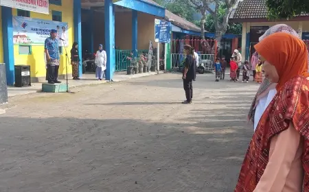Peringati Hardiknas, Upacara di Sekolah Taman Siswa Kediri Gunakan Bahasa dan Busana Jawa