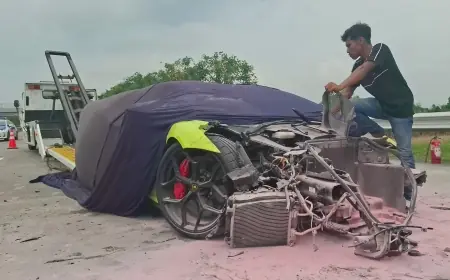 Lamborghini Ringsek usai Tabrak Suzuki Ignis di Tol Jombang-Mojokerto