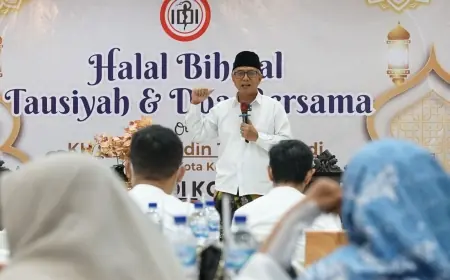 Gus Qowim Beri Tausiyah Pada Halal Bihalal IDI Kota Kediri