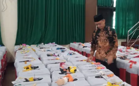 Jelang Keberangkatan, Jemaah Haji Asal Jombang Setor Koper