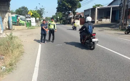 Hendak Menyeberang, Bus di Gresik Tabrak Pengendara Motor Hingga Tewas