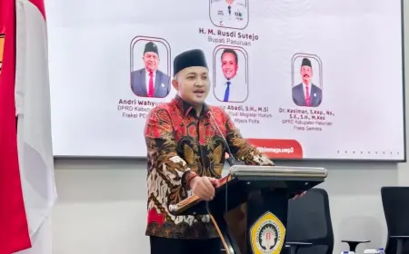 Mas Rusdi Dorong Mahasiswa Mengkaji Fenomena Secara Kritis Hukum Tata Negara