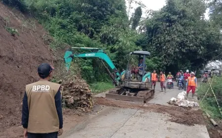 Longsor di Ngantang Malang Sempat Tutupi Jalan, BPBD : Sudah Tertangani, Akses Mulai Normal